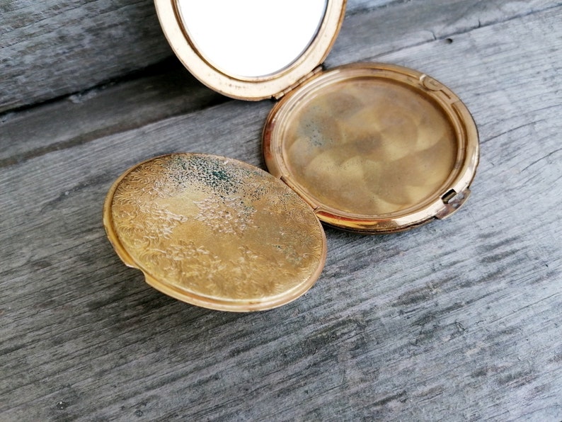 Vintage Powder Compact Ornate Brass Powder Box with Leaves Brass Powder Case with Mirror Compact Vanity Powder Box