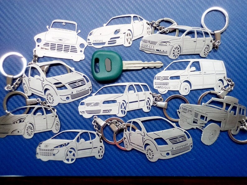 Birthday gift Personalized Keychain Car Keychain Keyring for Toyota Custom Keychain Key chain for TOYOTA ISIS Platana