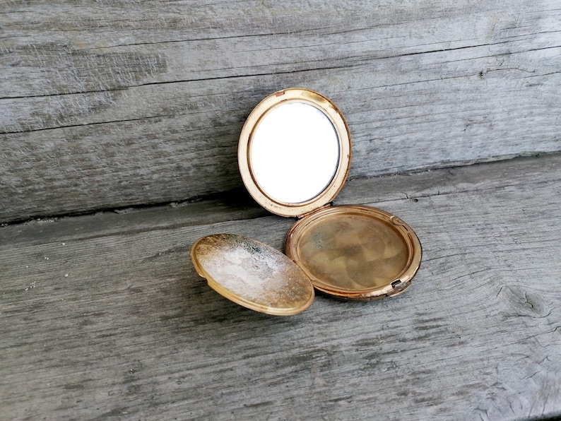 Vintage Powder Compact Ornate Brass Powder Box with Leaves Brass Powder Case with Mirror Compact Vanity Powder Box