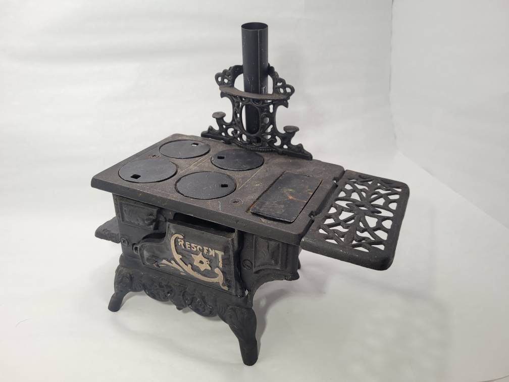 Crescent Toy Stove