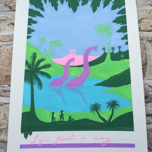 Dinosaurier Fan Art Poster A3 Original Malerei Gouache - Lila Brachiosaurus Paar Sauropoden langhalsig See, Das Leben findet einen Weg.