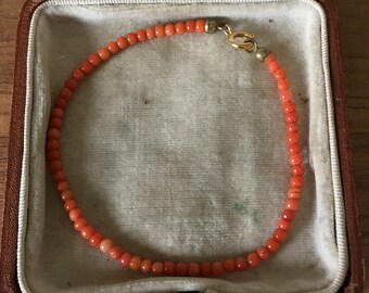 Beautiful Delicate 7.5" Vintage Coral Beaded Bracelet