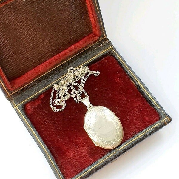 Vintage Sterling Silver Engraved Oval Locket Necklace 7.88gr