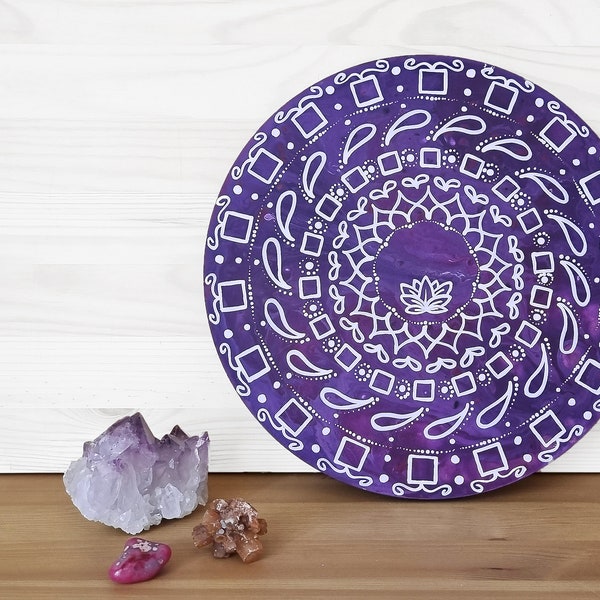 Mandala da parete rotondo; Mandala personalizzato con nome al centro; Quadro rotondo dipinto a mano; Regali per la casa nuova, per mamma.