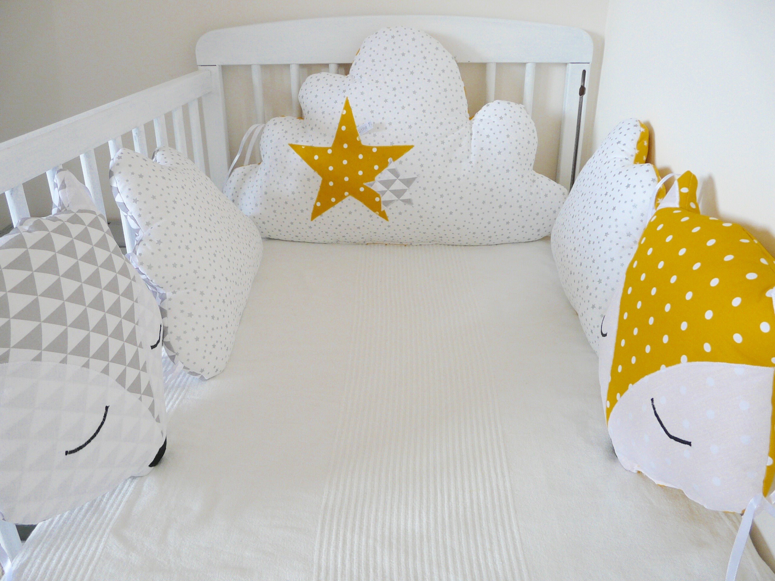 Tour de Lit, Coussins Nuages et Petits Renards Jaune, Gris Blanc