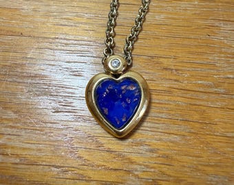 Vintage Herz Kette blau – Anhänger mit Glitzerstein – goldfarbene Halskette – romantischer Schmuck Retro
