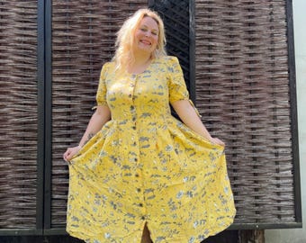 Österrikisk Dirndl-klänning från 1970-talet: Blommig gul trachten, plus size