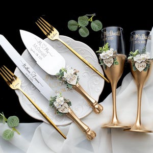 Gold Wedding Glasses Cake Cutting Set Engraved Anniversary Gift Personalized Wedding Champagne Flutes Cake Server