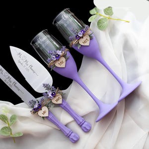 Lavender Wedding Toasting Flutes: Personalized Champagne Glasses
