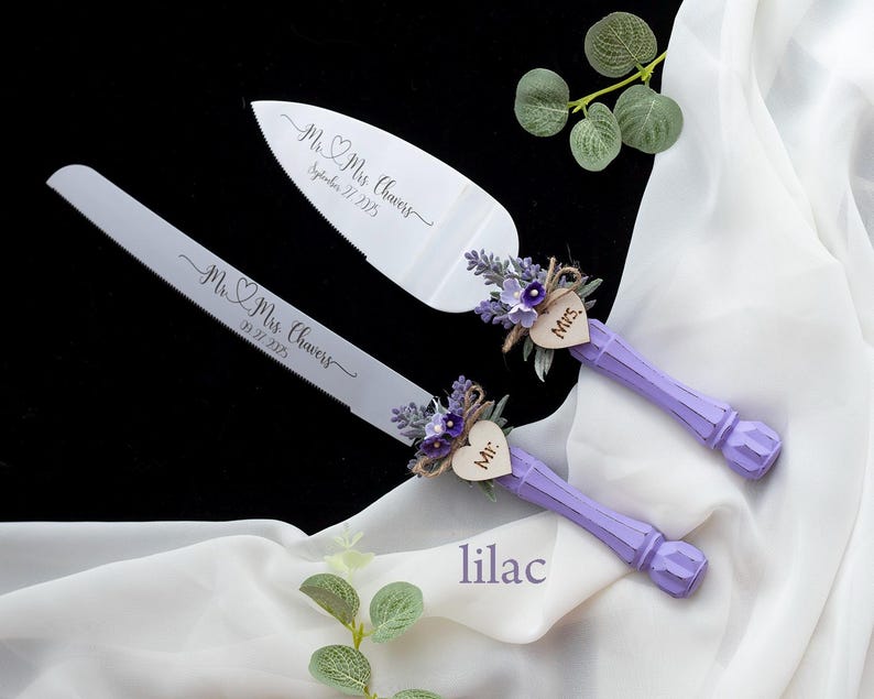 Lavender Wedding Toasting Flutes: Personalized Champagne Glasses 画像 7