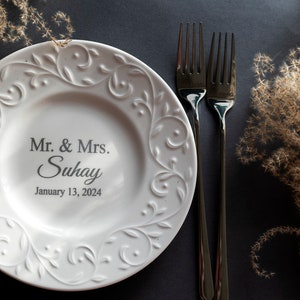 Personalized Cake Plate and Forks Set Dessert Fork Set Wedding Cake Plates and Forks Mr and Mrs Forks Engraved Plate Forks