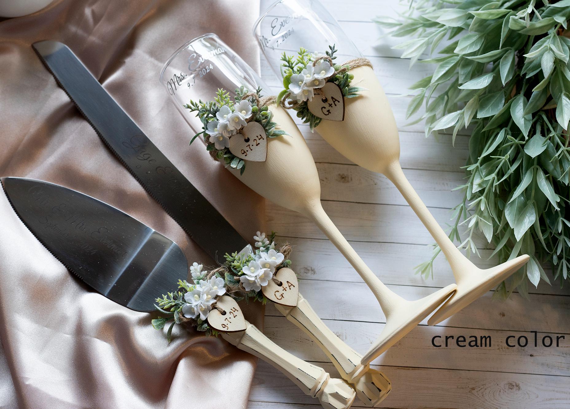 Wedding Glasses with Cake Cutting Set Personalized Toasting Flutes Cake Server set Bride and Groom Wedding Gift Set of 4