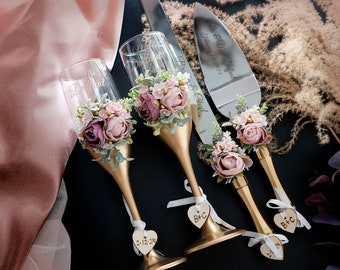 Personalized wedding glasses Cake Cutting Set Engraved Anniversary gift Personalized Wedding Champagne Flutes Cake Server Set of 4