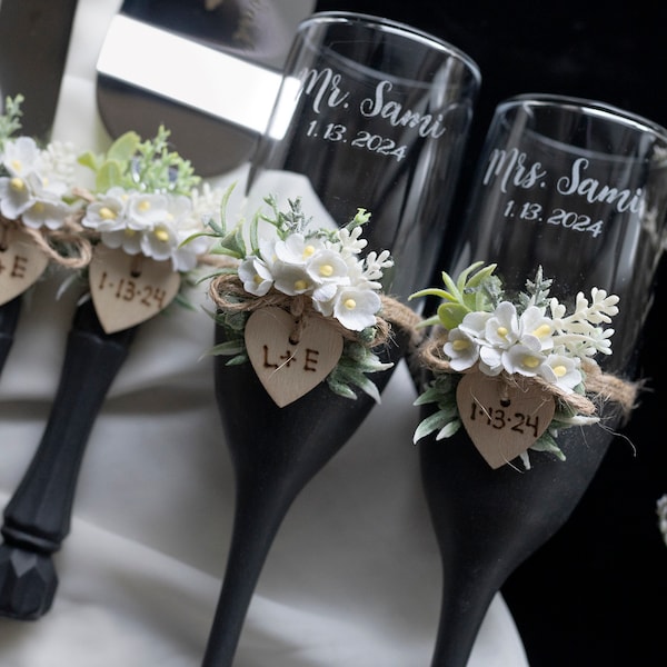 Black Wedding Flutes Toasting Glasses Rustic Cake Server Set Toasting Flutes Wedding Champagne Flutes Bride and Groom Set of 4