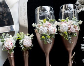 Boho Wedding Glasses Rustic Champagne Flutes Toasting Glasses Bride and Groom Wedding Glasses Bridal Shower Gift
