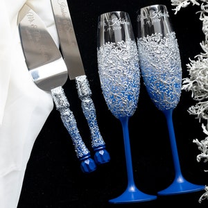 Wedding champagne flutes and cake knife set for bride and groom, wedding gift 25th anniversary, Gold toasting glasses and cake cutter set