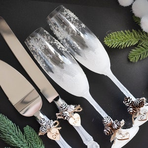 Snowflake Winter Wedding Champagne Flutes: Hand-Painted Bride & Groom Set