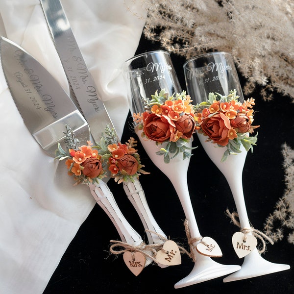 Wedding Glasses with Cake Cutting Set Personalized Toasting Flutes Cake Server set Bride and Groom Wedding Gift Set of 4