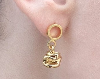 Round hoops earrings