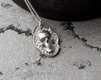 Silver Men's Gothic Skull Necklace, Unique Human Skeleton Jewelry, Handcrafted in Silver, Perfect for Edgy Style Statement