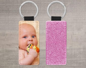 Llavero fotográfico en blanco para sublimación, de piel sintética con purpurina, ideal para crear un recuerdo personalizado o como regalo.