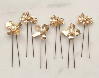Gold flower wedding hair pins , gold bridal hair accessories, gold floral hair pins, gold wedding headpiece, pearl flower hair pins