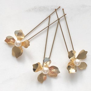 Gold Flower Wedding Hair Pins, Bridal hair accessory, bridesmaids gift, silver flower hair pins, metal flower. Free Uk postage!