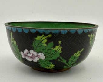 Cuenco cloisonné chino antiguo – Patrón geométrico negro con ondas azules – Interior verde – Arte en esmalte