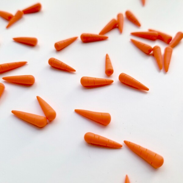 Polymer Clay Carrot Snowman Noses 1/2 inch - Choose your Quantity - A great embellishment to use in Winter or Christmas Craft projects