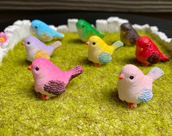 Tiny Resin Bird Figurine - Perfect for fairy gardens, terrariums, miniature garden displays, crafts, dollhouses, dioramas