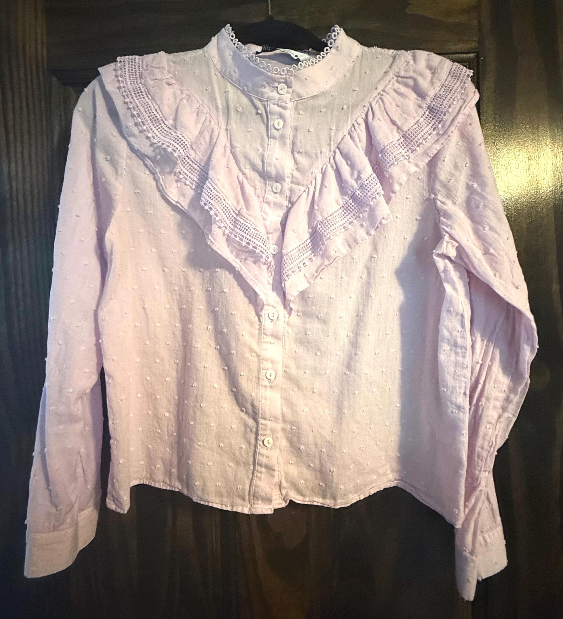 Preciosa blusa victoriana de algodón con volantes en rosa y morado