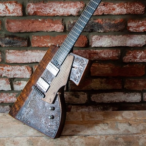 Guitarra eléctrica personalizada. Guitarra de luthier artesanal.