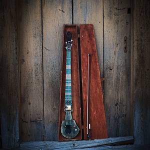 Electric dulcimer. Strumstick by DaShtick guitars.