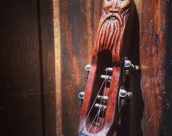 Ukulele elektryczne. Ukulele barytonowe z przetwornikiem magnetycznym.