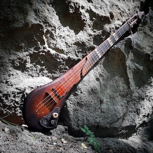 Custom electric guitar/ Handcrafted blues guitar/ Crazy Horse 4-string guitar/ Dashtick guitar
