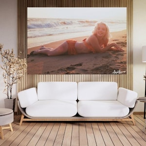 Marilyn Monroe Canvas Print Wall Art Vintage Beach Photo Retro Hollywood Glam Decor Framed Canvas Poster Picture Home Room Decoration Ocean