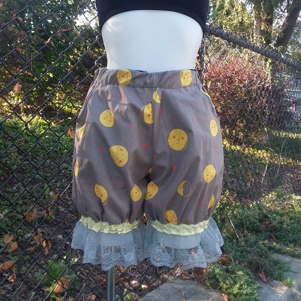 Nouveau short Ooak bloomers avec poches lunes jaunes taille M-L lacy cottagecore fantaisiste cosplay victorien