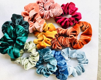 Scrunchies-terciopelo-accesorios para el cabello- Regalo de boda- Scholledress hecho a mano