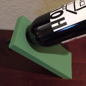 Balancing Wine Bottle Holder - Green