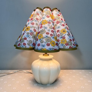 Floral Petal Table Lamp: Rustic Ceramic Base Bedside Light