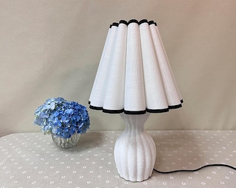 White Table Lamp for Living Room, Modern Desk Lamps for Bedroom, Bedside Light for Housewarming Gift, Unique Bedside Lamp. L2