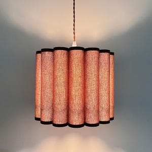 Paralumi plissettati, paralumi per lampade a sospensione, paralumi unici per lampade da tavolo, paralumi per applique, paralumi per plafoniere, disponibili in 14 colori.