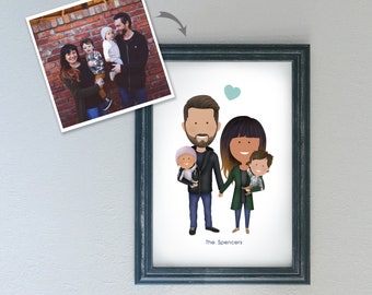 Puede incluir: Una ilustración digital de un retrato familiar. La ilustración presenta a un hombre, una mujer y dos niños. El hombre y la mujer se toman de la mano. Los niños están siendo sostenidos por sus padres. La familia sonríe. El texto "The Spencers" está en la parte inferior de la ilustración.