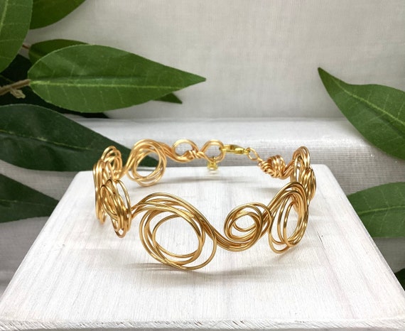 Wire gold sale bracelet