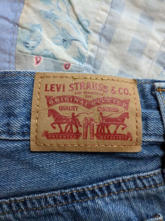 Vintage Woman's Levi's Short Shorts Sz 24 - image 1