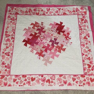 Quilted Heart Table Cover/ wall hanging zdjęcie 5