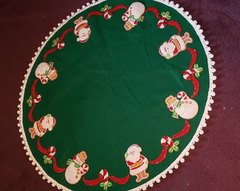 Gingerbread felt Christmas tree skirt with backing completed