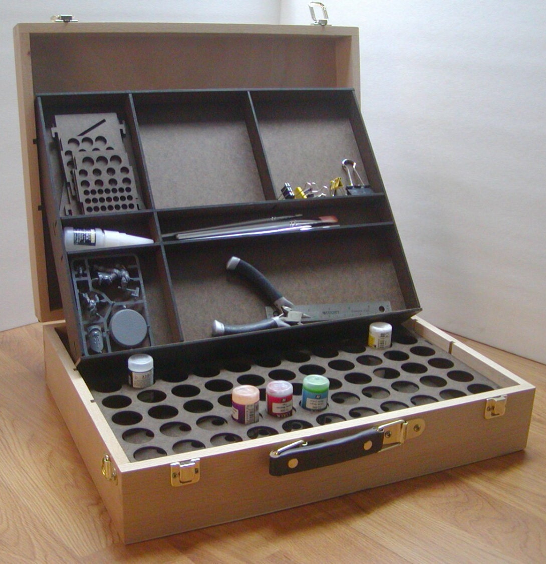 Portable Paint Case for Miniature Painting - Hold and Carry by Plydolex —  Kickstarter