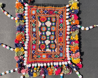 Traditioneel Zeldzaam Indiaas textiel Antieke Banjara Vintage lanla beats moti & draad Zijden borduurwerk op katoenen doek gothalia Tas met dori.
