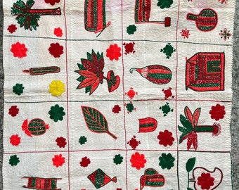 Ausschließlich antiker handgefertigter rechteckiger Vintage-Überwurf aus gesteppter Baby-Nakshi-Kantha-Stickerei aus weißer Baumwolle mit 33/46 Nähten, Westbengalen, Indien